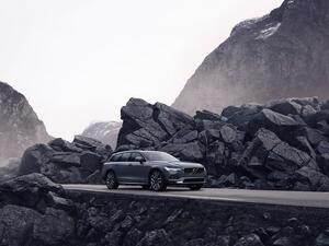 Volvo Cars Introduces Refreshed S90 and V90 Models, Mild Hybrid Powertrains Across Entire Line-Up