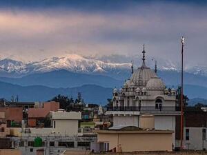 Himalayas visible for first time in 30 years as pollution levels in India drop (Twitter)