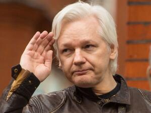 أسانج تابع ولادة ابنيه عبر الفيديو