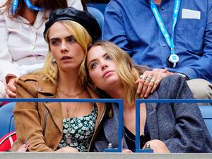 كارا ديفيلين وآشلي بينسون