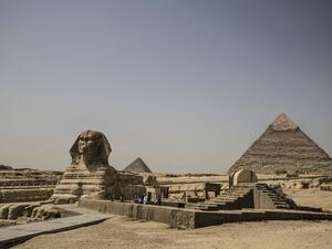 The Giza pyramids necropolis on the southwestern outskirts of the Egyptian capital Cairo is pictured empty on March 25, 2020 after the site closed to the general public as a protective a measure against the spread of the coronavirus COVID-19. Khaled DESOUKI / AFP