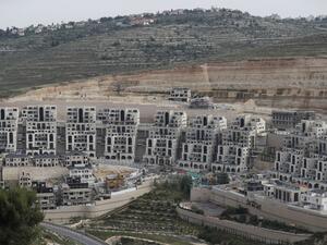 A picture taken on May 13, 2020 shows a partial view of the Jewish settlement of Givat Zeev, near the Israeli-occupied West Bank city of Ramallah. In talks with Israeli Prime Minister Benjamin Netanyahu and his rival-turned ally Benny Gantz today, US Secretary of State Mike Pompeo addressed US President Trump's controversial Middle East peace plan, which gives a green light from Washington for Israel to annex Jewish settlements and strategic areas of the West Bank.  AHMAD GHARABLI / AFP