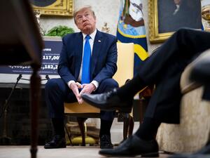 .S. President Donald Trump talks to reporters while meeting with Iowa Governor Kim Reynolds in the Oval Office at the White House as he continues to promote re-opening business during the coronavirus pandemic May 06, 2020 in Washington. (POOL / GETTY IMAGES NORTH AMERICA / Getty Images via AFP)
