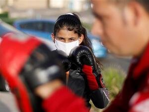 Female boxers in Gaza train on the beach after gym closure (Twitter)