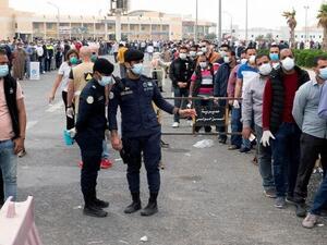 سلسلة تهجمات من أشخاص كويتيين على العمالة المصرية في الكويت.