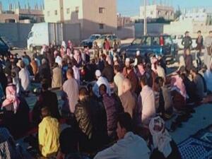  قيام عدد من الأشخاص بالتجمع والمشاركة في خطبة وصلاة العيد جماعة في محافظة معان