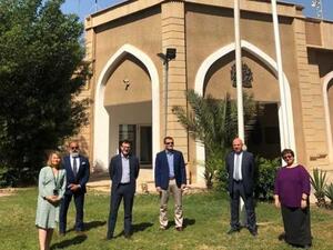  الإعلان الذي تم إرفاقه بصورة لـ”علم المثليين” المرفوع في بغداد، لاقى ردود فعل سياسية ودينية غاضبة