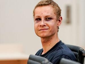 تمكن شخصان من السيطرة على مانشاوس بعد اشتباك معه