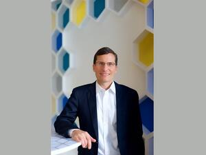 Visa Pledges 55,000 Meals, Lights up 55,000 Pixels on the World’s Tallest Donation Box