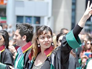 تقول النقابات إن النظام القضائي انزلق إلى الفوضى