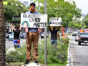 Activists hold placards in the middle of Santa Monica Boulevard in West Hollywood, California over the death of George Floyd, on June 1, 2020. The city and county of Los Angeles has extended curfew for a third night following a weekend of looting in southern California by people taking advantage of those protesting the death of George Floyd. Frederic J. BROWN / AFP Activists hold placards in the middle of Santa Monica Boulevard in West Hollywood, California over the death of George Floyd, on June 1, 2020. The city and county of Los Angeles has extended curfew for a third night following a weekend of looting in southern California by people taking advantage of those protesting the death of George Floyd. Frederic J. BROWN / AFP