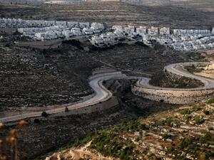 A serpentine road extends between the Jewish settlement of Givat Zeev (background) from Palestinian villages near the Israeli-occupied West Bank city of Ramallah, on June 10, 2020. Israel intends to annex West Bank settlements and the Jordan Valley, as proposed by US President Donald Trump, with initial steps slated to begin from July 1.  Ahmad GHARABLI / AFP