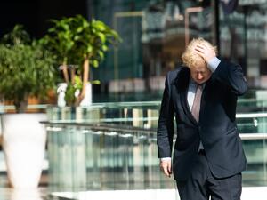 Britain's Prime Minister Boris Johnson visits Westfield shopping centre in east London on June 14, 2020 to see the coronavirus measures in place in advance of the reopening tomorrow. A variety of English shops and some outdoor attractions are set to open tomorrow for the first time in nearly three months, as Britain continues to ease its coronavirus lockdown. John NGUYEN / POOL / AFP