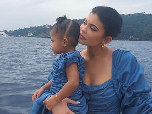 كايلي جينر وابنتها