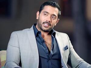 أحمد فلوكس تحت الإنتقادات والسبب صورة له شبه عارياً على السرير!