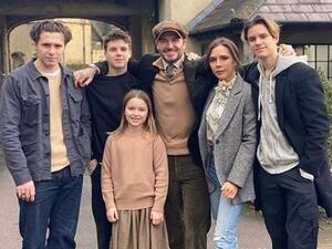 David and Victoria Beckham 'win battle with neighbour' (Twitter)