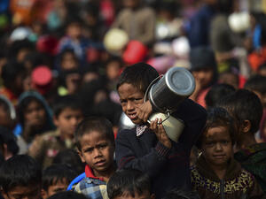 A Rohingya Muslim refugee waits with others for food aid at Thankhali refugee camp in Bangladesh's Ukhia district on January 12, 2018. (AFP Photo/Munir Uz Zaman) A Rohingya Muslim refugee waits with others for food aid at Thankhali refugee camp in Bangladesh's Ukhia district on January 12, 2018. (AFP Photo/Munir Uz Zaman)