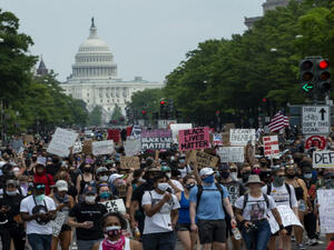 البيت الأبيض يرغب في نشر حوالي عشرة آلاف جندي من العاملين في الخدمة