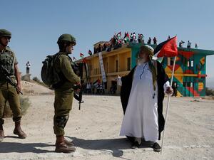  عمليات الهدم أدت إلى تهجير 13 شخصًا، وإلحاق الأضرار بسُبل عيش أكثر من 100 آخرين.