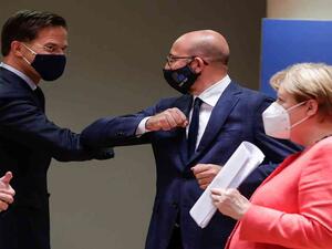 من جهته، رحّب الرئيس الفرنسي إيمانويل ماكرون بإقرار الخطّة، واصفاً ما جرى بأنّه "يوم تاريخي لأوروبا".