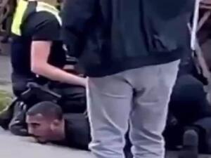 علق السفير الجزائري لدى بلجيكا، على وفاة الشاب قائلا: "يجب توضيح بعض عناصر القضية".