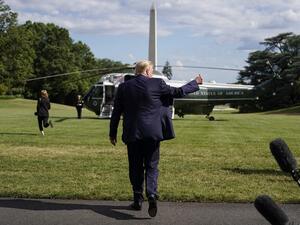  U.S. President Donald Trump give a thumbs up after speaking to the media as he departs for Walter Reed National Military Medical Center from the White House on July 11, 2020 in Washington, DC. Trump spoke to the media about his decision to commute the prison sentence of his friend and advisor Roger Stone. Joshua Roberts/Getty Images/AFP