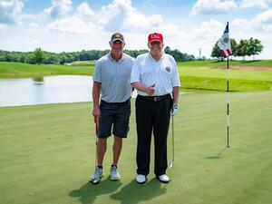 President went golfing with a former NFL star (Twitter)