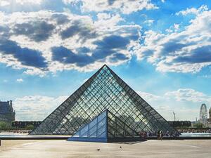 متحف "اللوفر باريس" يستقبل زواره الإثنين