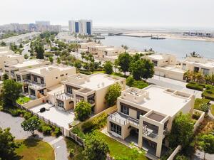 رأس الخيمة العقارية تُعيّن "رين آند هورن" مشغلاً لمنازل العطلات في ميناء العرب