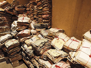 فرنسا قامت، سنة 2006 بسن قانون يقضي بإدراج الأرشيف "كجزء من الأملاك العمومية"