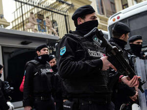 عناصر من الأمن التركي