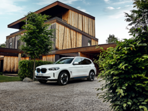 سيارة BMW iX3 الأولى على الإطلاق