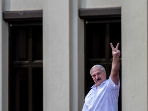 Belarus' President Alexander Lukashenko gestures during a rally held to support him in central Minsk, on August 16, 2020. Siarhei LESKIEC / AFP