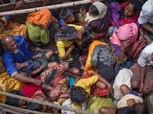 Rohingya refugees arriving by boat at Shah Parir Dwip on the Bangladesh side of the Naf River on September 12, 2017. (AFP)