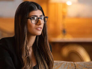 Aiwaaaaaa! Mia Khalifa Is Auctioning Her Glasses and Retainer to Collect Donations to the Lebanese Red Cross