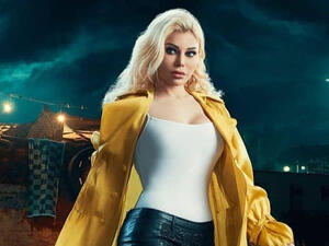 Booty on the Floor! Haifa Wehbe Falls Down During a Photoshoot (Video)