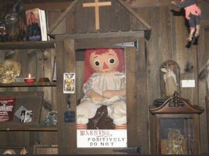 Annabelle was still in her glass enclosure in the Occult Museum in Connecticut, despite all the rumors. (Twitter)