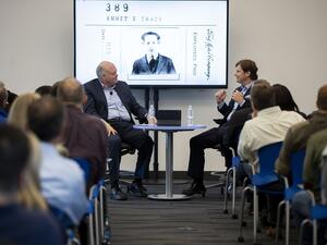 فورد تعلن تقاعد جيم هاكيت من منصب الرئيس والمدير التنفيذي وتولي جيم فارلي لقيادة مسيرة تحول الشركة