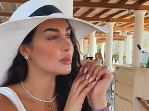 Is She OK? Yamine Sabri Gives Cold Reaction To Salt Bae's Majestic Smooth Salting (Video)