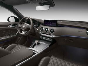 كيا تكشف عن التصميم الجديد لسيارة ستينجر مستقيمة الخلفية