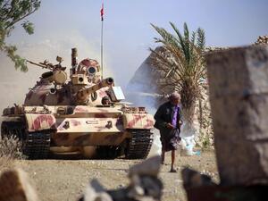 Popular resistance tank in Taiz, Yemen (AFP)