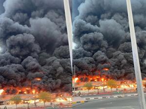 Thick plumes of black smoke rising to the sky as the fire raged. (Twitter)