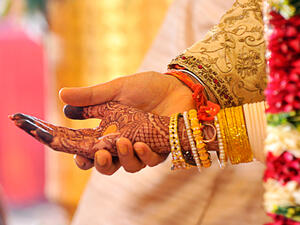 Wedding Couple Nice Hands (Shutterstock)	