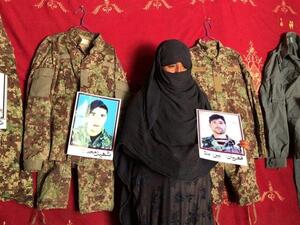 وقالت "لا أستطيع أن أرى أطفالي الخمسة يتامى من جديد".