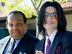 مايكل جاكسون ووالده