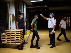 In the fish market, one of the main places to buy fish in Istanbul, masks, social distancing and continuous hand hygiene are mandatory to prevent the spread of the Covid-19 (novel coronavirus). Yasin AKGUL / AFP
