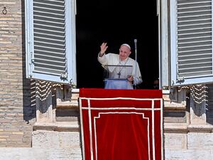Pope Francis waves to worshipers from the window of the apostolic palace overlooking St. Peter's Square on September 6, 2020 in The Vatican, during the weekly Angelus prayer within the COVID-19 infection, caused by the novel coronavirus. Vincenzo PINTO / AFP