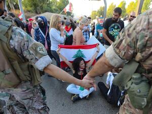 Lebanese protesters face members of the security forces during a demonstration against the lack of progress in a probe by authorities into a monster blast that ravaged swathes of the capital 40 days ago, near the presidential palace in Baabda, east of the capital Beirut, on September 12, 2020. ANWAR AMRO / AFP