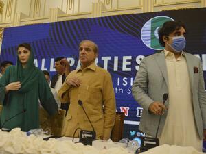 Pakistan opposition leaders Bilawal Bhutto Zardari, son of slain former Pakistan premier Benazir Bhutto (R) and former Pakistani premier Nawaz Sharif and brother of Shahbaz Sharif (C) and his daughter Maryam Nawaz Sharif (L) arrive for press conference at the end of All Parties  Conference (APC) in Islamabad on September 20, 2020. Pakistan opposition announced a countrywide protest movement against government and demanded Paksiatn Prime Minister Imran Khan to immediately resign. Farooq NAEEM / AFP