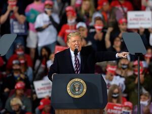 President Donald Trump speaks at a campaign rally at Atlantic Aviation on September 22, 2020 in Moon Township, Pennsylvania. JEFF SWENSEN / GETTY IMAGES NORTH AMERICA / Getty Images via AFP